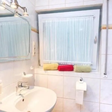 Apartment Souterrain-wohnung Am Ufer Der Mueritz