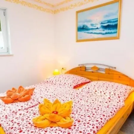 Souterrain-wohnung Am Ufer Der Mueritz Apartment